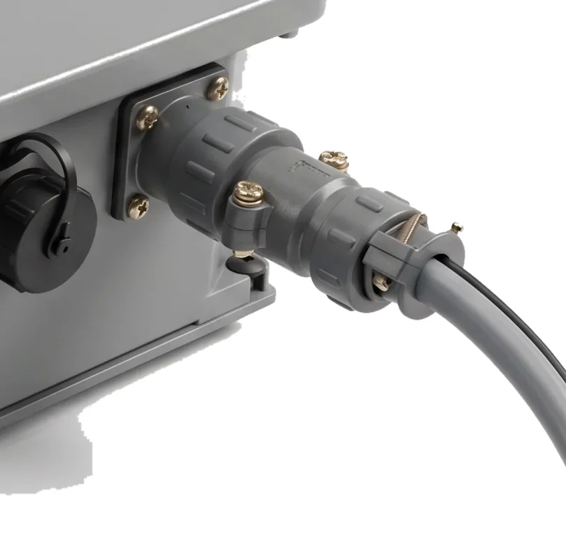 Conector de alimentación y comunicación del URQU1 cableado en sitio